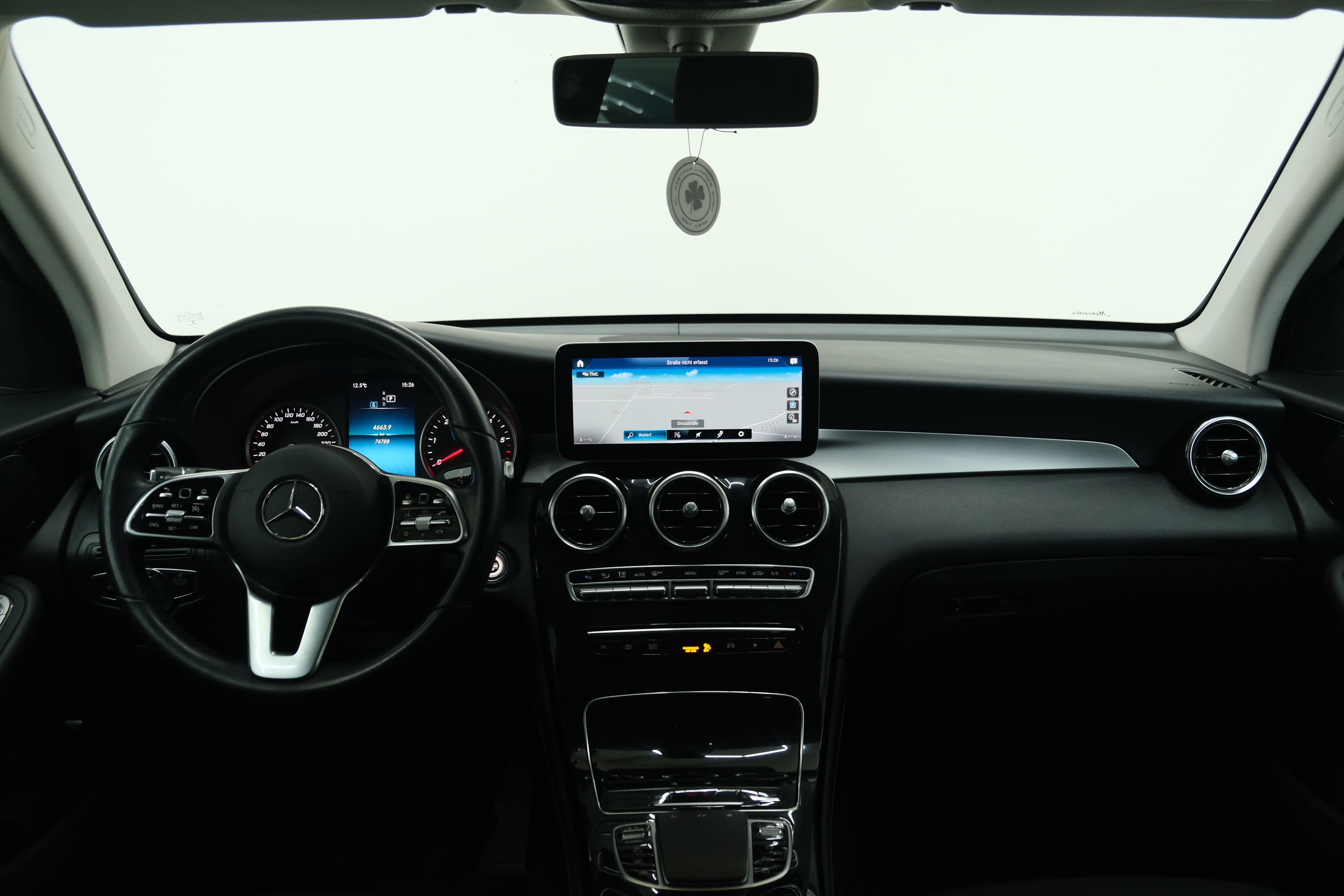 Mercedes Benz GLC 200 Bild 16