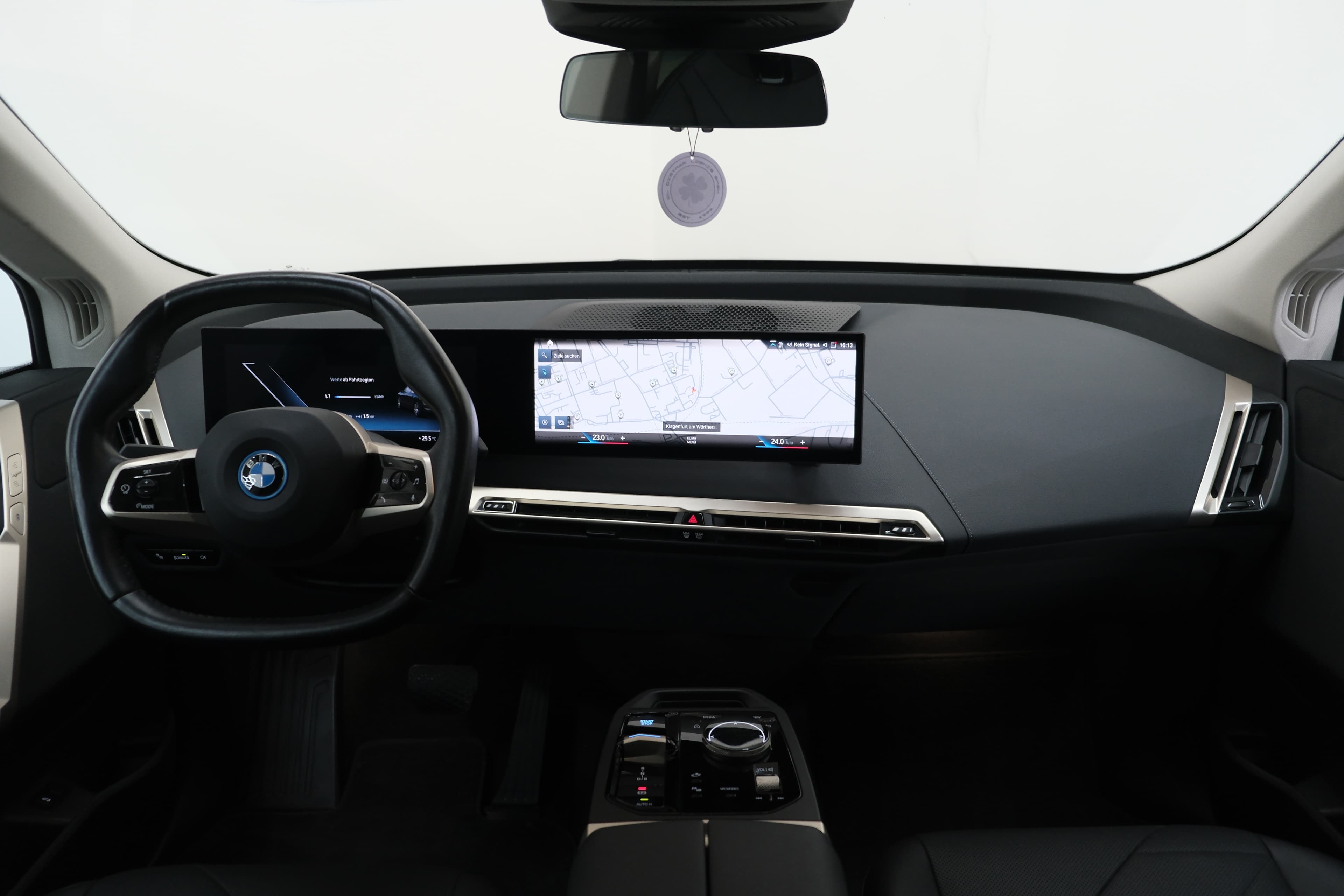 BMW iX Bild 17