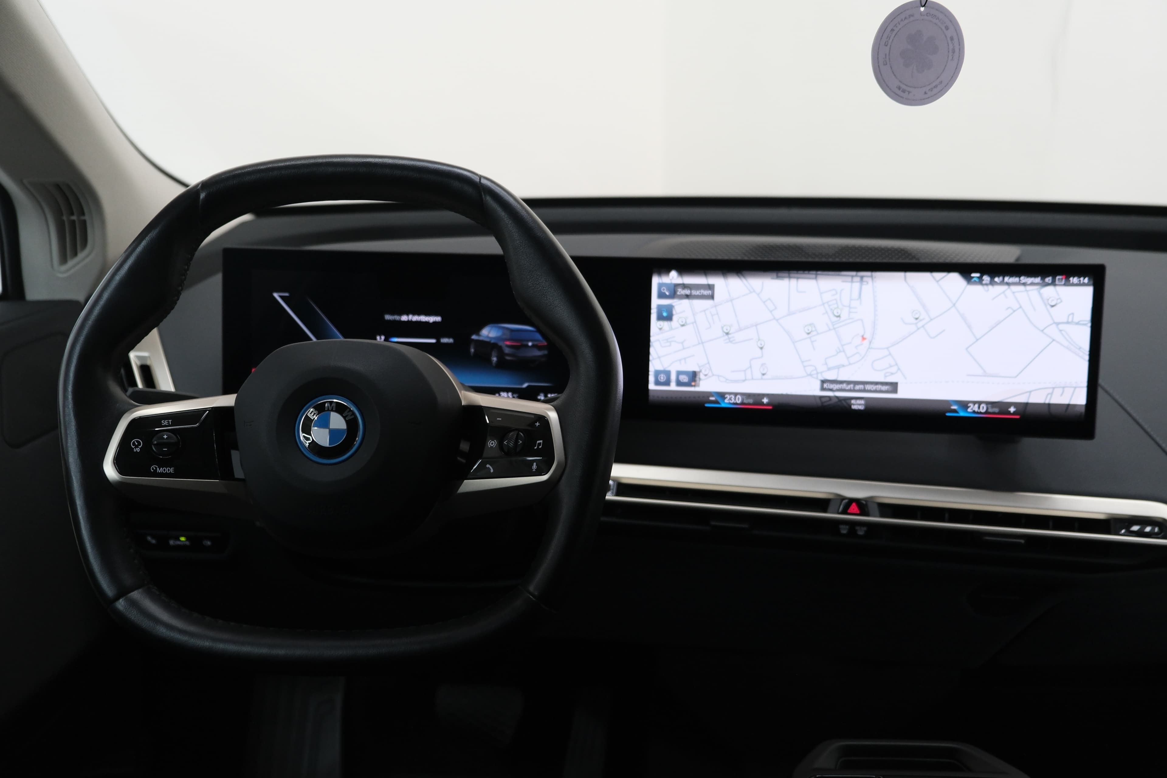 BMW iX Bild 18