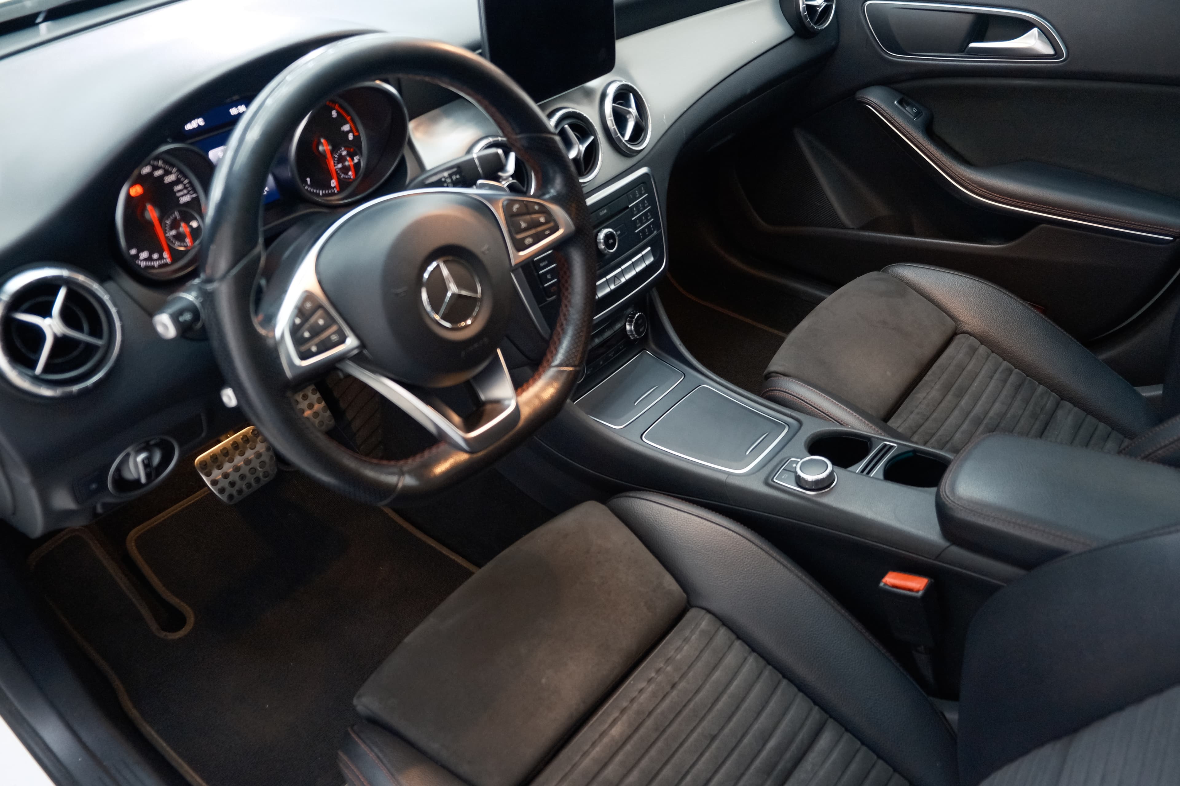 Mercedes Benz CLA 200 d Shooting Brake Bild 13