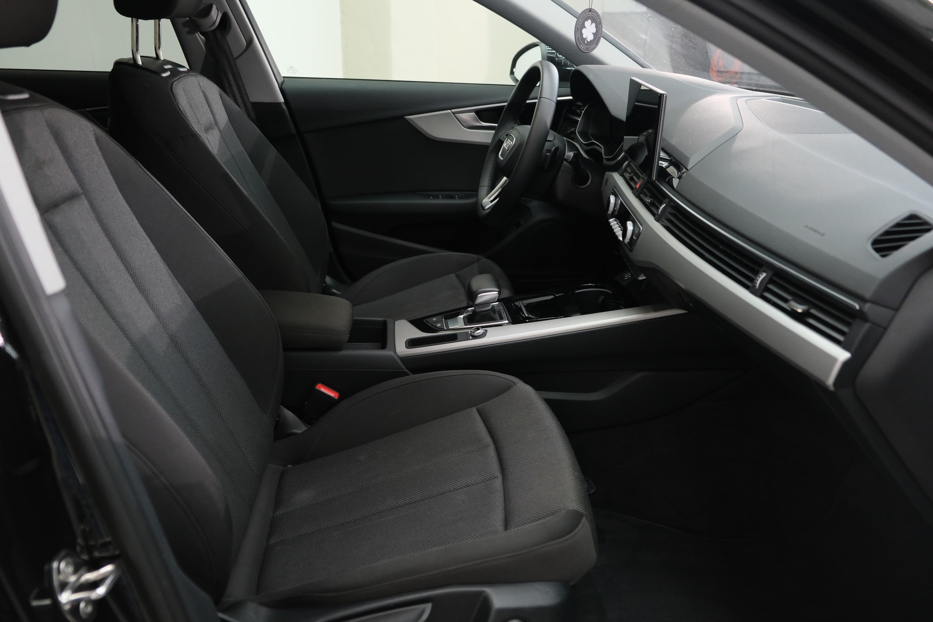 Audi A4 Bild 23